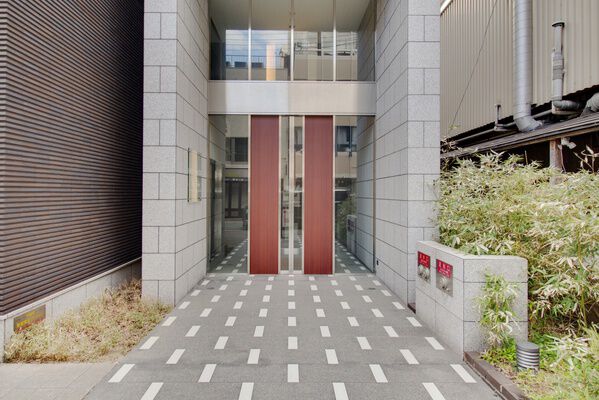 【ワコーレ元町ザシティ】エントランス
