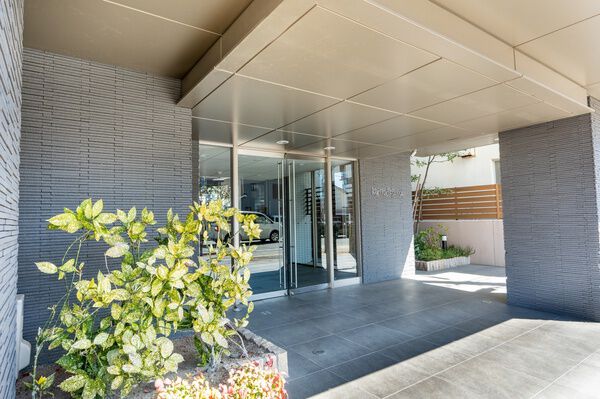 【ネオヒューマインド姪浜】エントランス