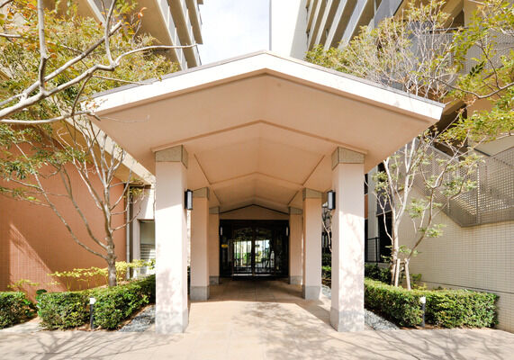 街区の入り口として静寂さを漂わせるCoco地区の優雅なエントランス。 街区の入り口として静寂さを漂わせるCoco地区の優雅なエントランス。