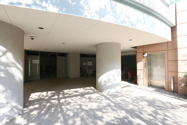 都心の要所へスピーディーにアクセスできる恵まれた立地環境です。