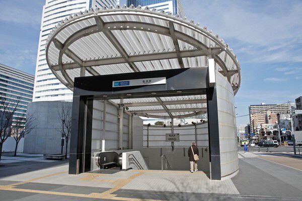 東京メトロ有楽町線「豊洲」駅まで約820m（徒歩11分）。		