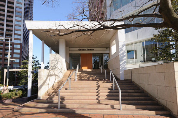 敷地内には多くの緑を配し、都市ならではの利便性と癒しを兼ね備えます。 敷地内には多くの緑を配し、都市ならではの利便性と癒しを兼ね備えます。