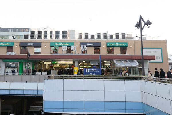 山手線、京浜東北・根岸線「田町」駅は、徒歩8分。 山手線、京浜東北・根岸線「田町」駅は、徒歩8分。