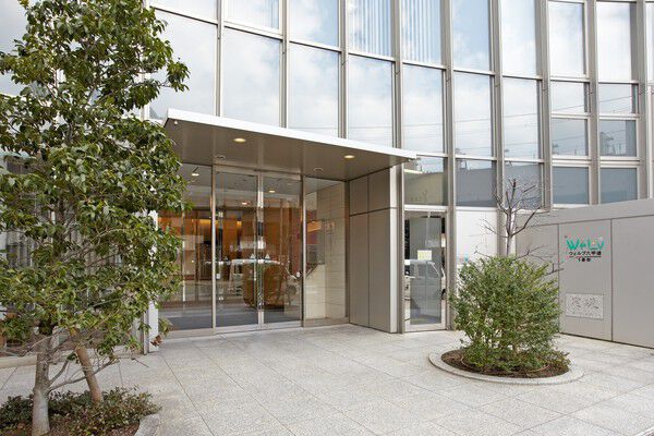 緑の木立が優しく迎えてくれるエントランスアプローチ。 緑の木立が優しく迎えてくれるエントランスアプローチ。