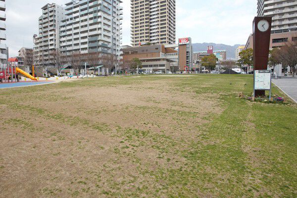 「六甲道南公園」まで約190m(徒歩3分)。 「六甲道南公園」まで約190m(徒歩3分)。