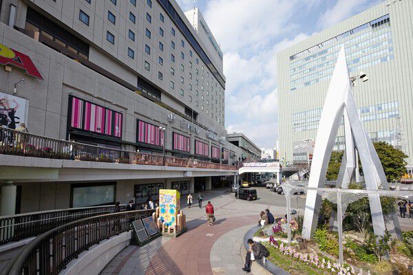 東海道本線「三ノ宮」駅まで約400m（徒歩5分）。