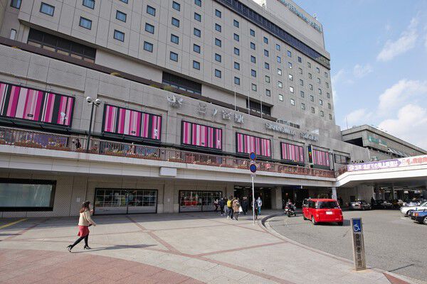 東海道本線「三ノ宮」駅まで約800m（徒歩10分）。