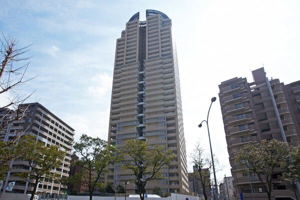 【トア山手】三宮、元町と山手を結ぶ中山手地区のシンボルアーキテクトとして設計されたタワー。