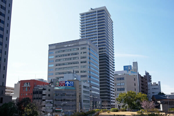 【Brillia Tower神戸元町】神戸の街並みに調和しながらも存在感を主張する佇まい。