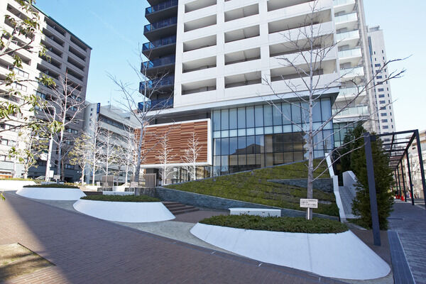 四季折々の美しさを堪能できる樹木を配したサンクチュアリーガーデン。		