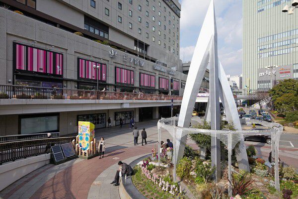 東海道本線「三ノ宮」駅まで約800m（徒歩10分）。