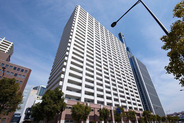 【BELISTA神戸旧居留地】清楚なファサードが刻々と変化する太陽の光を受け止め、美しい表情を見せます。 【BELISTA神戸旧居留地】清楚なファサードが刻々と変化する太陽の光を受け止め、美しい表情を見せます。
