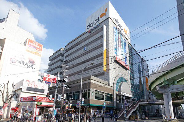 スーパーマーケット「ダイエー三宮駅前店」まで約1,300m（徒歩17分）。