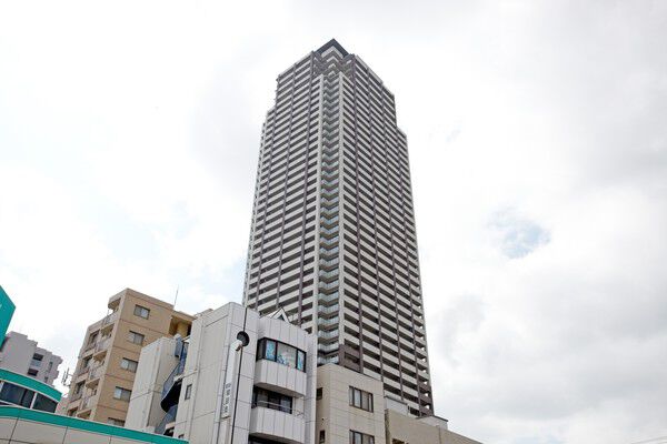 【御影タワーレジデンス】スカイラウンジなどのくつろぎの中に温かな交流を育む共有空間を設置。