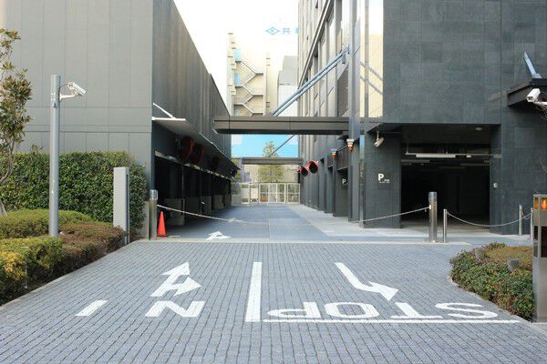 駐車場は355台分を用意。ゲスト用の駐車スペースも設けています。