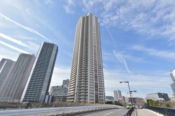 【プラウドタワー東雲キャナルコート】「住んで気持ちの良い街」を実現した、運河沿いのキャナルコートに位置。		