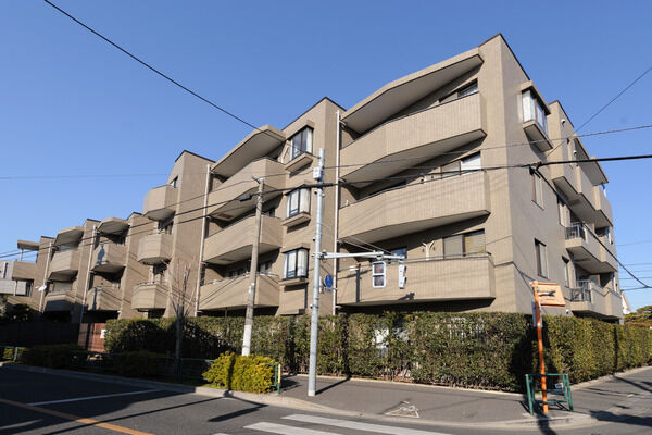 【パーク・ハイム武蔵境】低層4階建て、雁行設計だからこそなせる、壮麗なフォルム。		