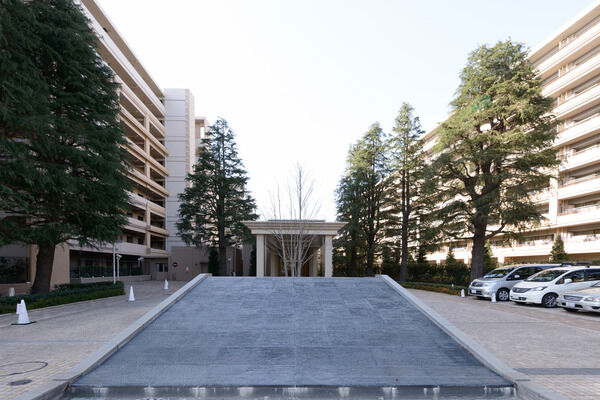 涼やかな水景がエントランスに風格をもたらします。		