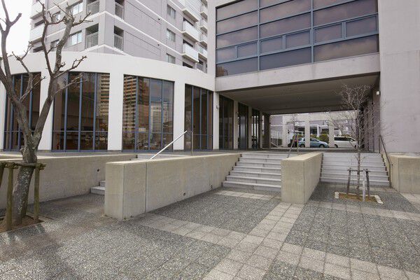 児童文庫、AVルーム、シャワールームなどを持った「コミュニティセンター」。		