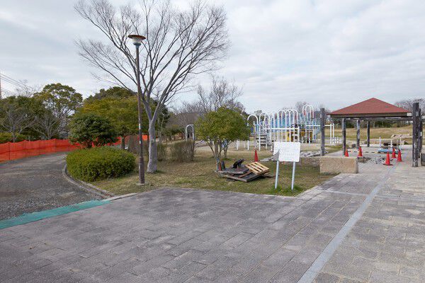 広々とした「美賀多公園」は約200m（徒歩3分）。	