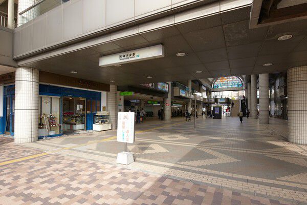 神戸市西神山手線「西神中央」駅まで約400m（徒歩5分）。		