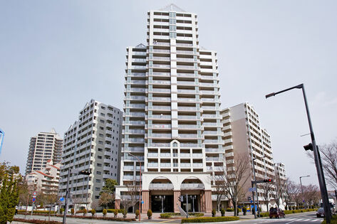 地上23階建のタワー棟を中心にした全8棟。		