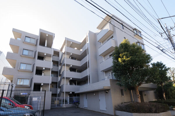 【三鷹パークホームズ】24台収容の自転車置場を敷地内に設置。 【三鷹パークホームズ】24台収容の自転車置場を敷地内に設置。