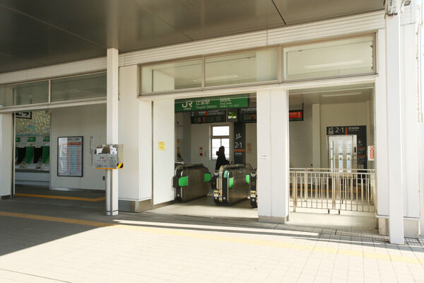 東海道本線「辻堂」駅は、徒歩13分。