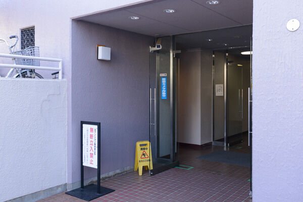 エントランスホールの脇には集会所が設けられています。		