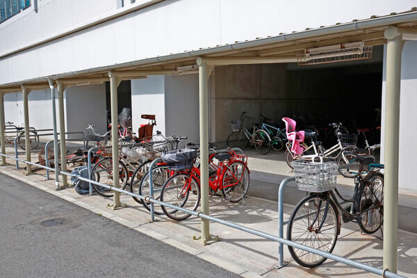屋根付きの駐輪場を設置。