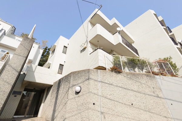 【パークノヴァ小金井南】高台の立地条件を生かし、採光に配慮した住まいです。 【パークノヴァ小金井南】高台の立地条件を生かし、採光に配慮した住まいです。