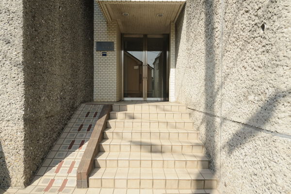 ステップとは別にスロープをご用意。優しい配慮です。		