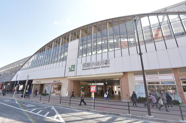 中央本線「武蔵小金井」駅まで約80m（徒歩1分）。