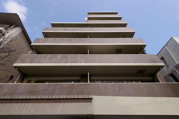 【パークホームズ吉祥寺北町三丁目】南向きバルコニーには日差しがたっぷりと降り注ぎます。