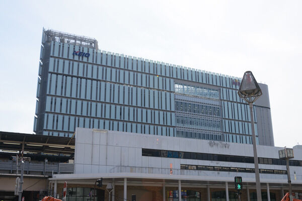 総武・中央緩行線、中央本線、京王電鉄井の頭線「吉祥寺」駅は、徒歩15分。