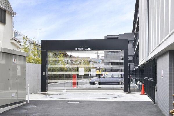 77台収容のリモコンゲート付駐車場。