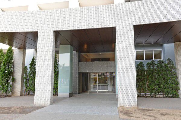 重厚感のあるエントランスファサードが、ゆとりある暮らしへといざないます。		