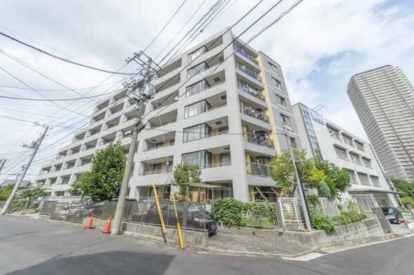 【パークハウス横浜新子安】JR京浜東北線「新子安」駅徒歩6分、京浜急行本線「京急新子安」駅徒歩7分。
