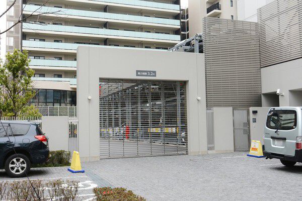 敷地内にご用意した駐車場は安全性に配慮しました。		