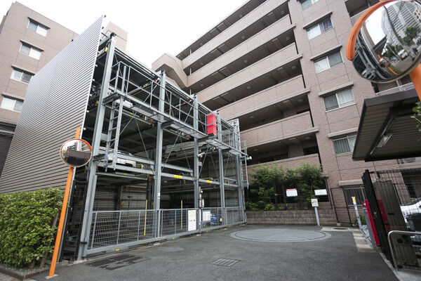 敷地内駐車場有。