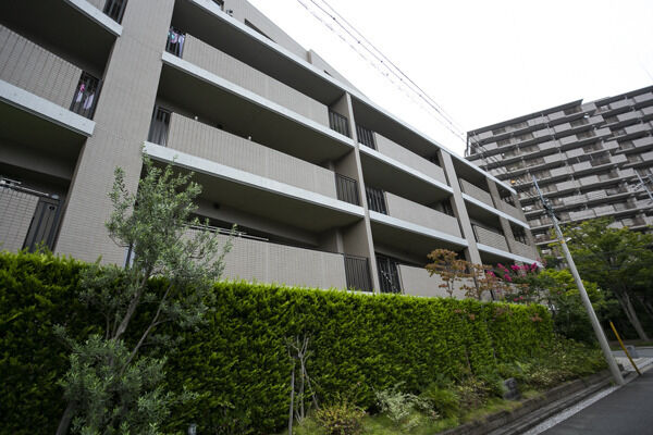 【プラウド横濱星川】採光に適した南南東向き住戸を中心とした配棟。 【プラウド横濱星川】採光に適した南南東向き住戸を中心とした配棟。