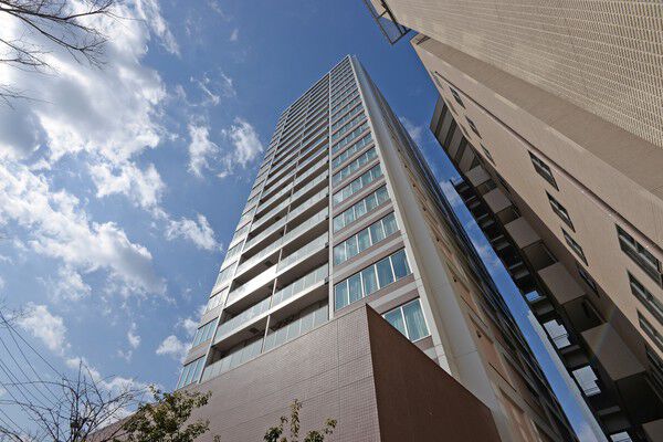 【川崎ゲートタワー】東側外観。朝日もたっぷり降り注ぐ立地。		
