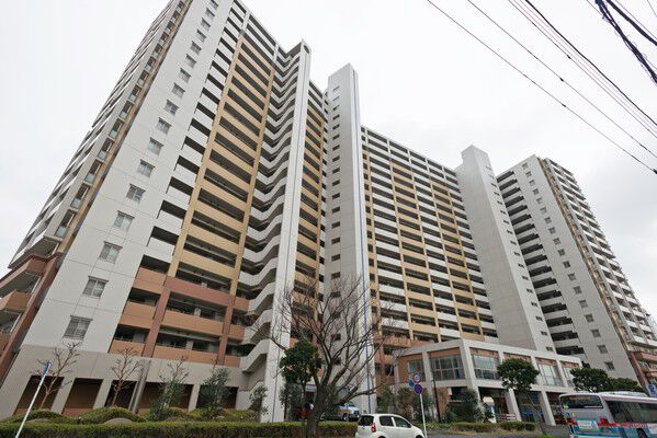 【ゲートスクエアザ・タワーハウス】コミュニティルームを備え、入居者同士の交流をサポート。		