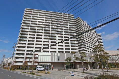 できるだけオープンスペースを生み出すため、住棟は高層を採用。