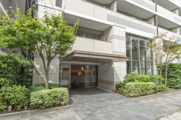 オートロック式のエントランス。