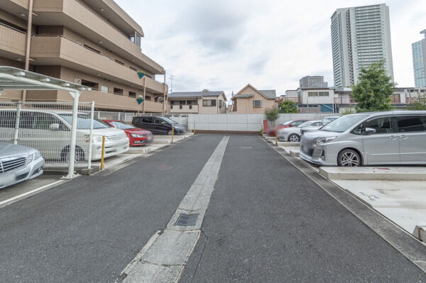 広さが確保された、ゆとりある駐車場。