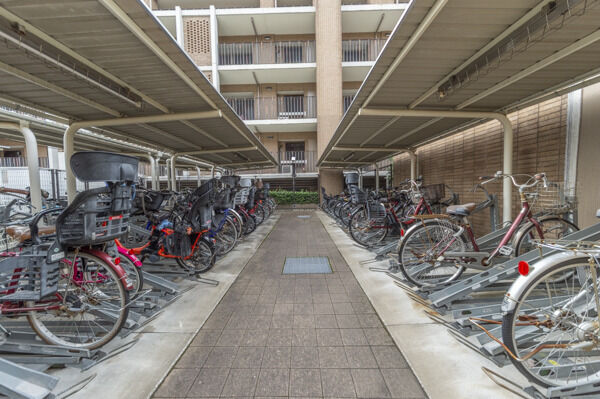 ゆとりある駐輪場。