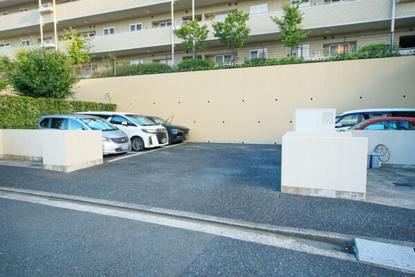 首都高速湾岸線 杉田出入口まで約950m、横浜横須賀道路 港南台ICまで約2.5km。