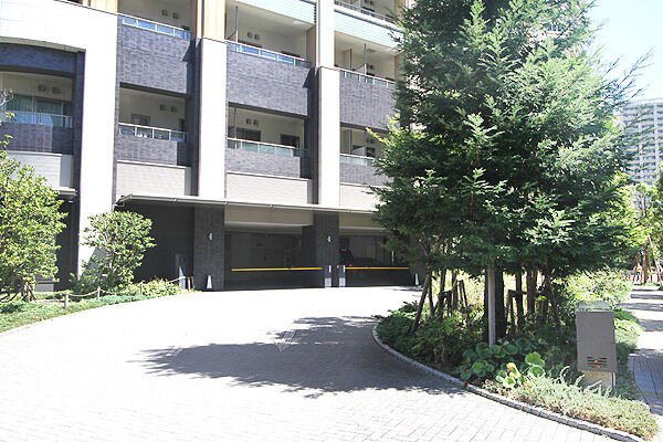 家族の乗降車に配慮した、ホテルライクな車寄せ。