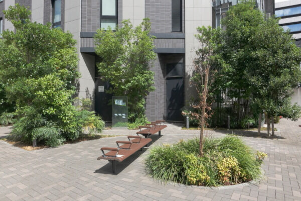 敷地の角には安らぎを与えてくれる、憩いの空間が設けられています。